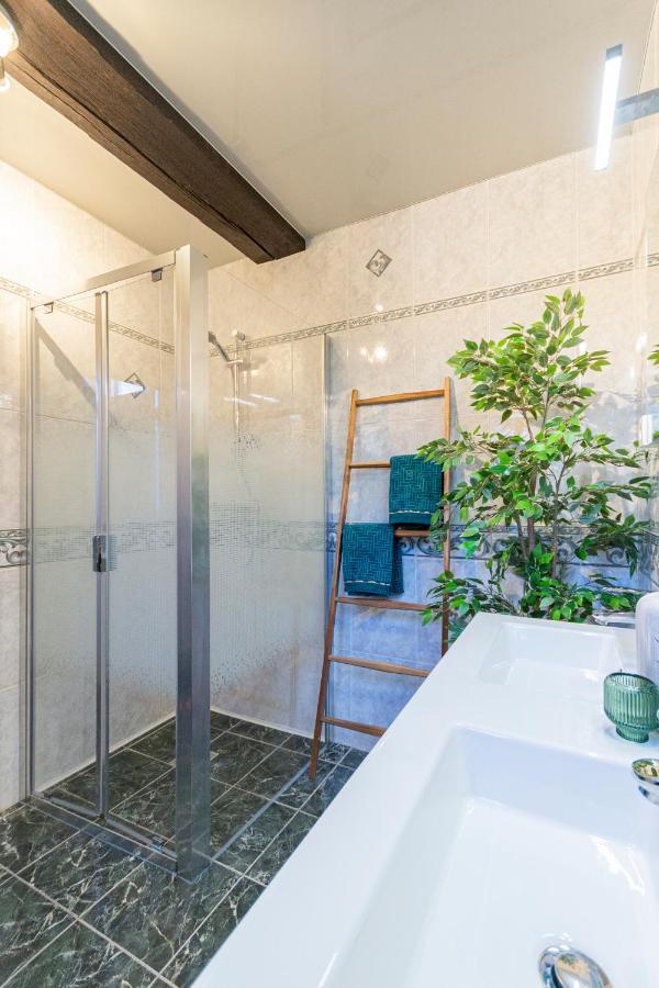 Au Petit Dragon Bed & Breakfast Mons Bagian luar foto
